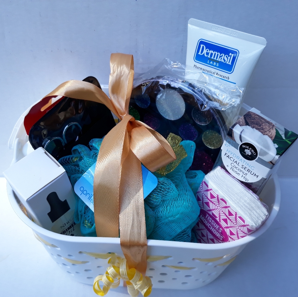 Gift Basket for the Bath, Skin care, Hair 9 item